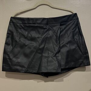 Zara Black Faux Leather Skorts